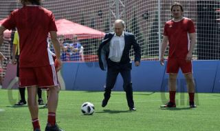 Владимир Путин спасява футболен клуб от фалит