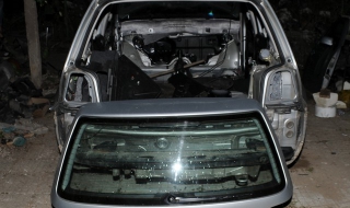 Разглобявали крадени коли в Елин Пелин