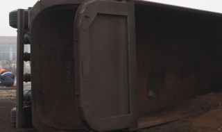 ТИР се преобърна край Търговище