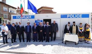 Радев отказа да пререже лентата на приемна на МВР