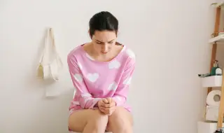 Диетолог: Запекът се "лъже" най-лесно с овесени ядки и йогурт