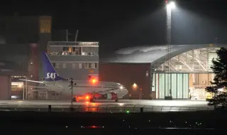 Plane skids off runway during emergency landing in Norway 