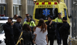 Двама ранени при стрелба в Барселона