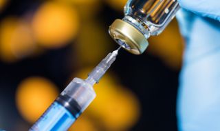 За какво не се говори относно ваксинацията срещу COVID-19 във Великобритания - сигнал към ФАКТИ