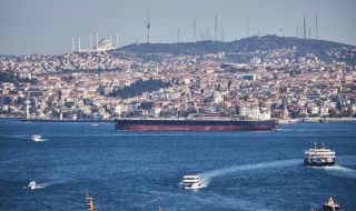 Корабоплаването в Босфора е преустановено