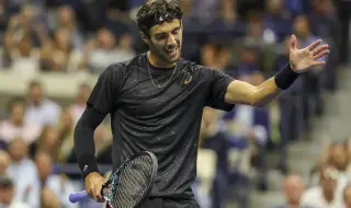 Лоренцо Музети се покая пред китайските фенове след буря от критики заради обидни реплики | ФАКТИ.БГ Лоренцо Музети се покая пред китайските фенове след буря от критики заради обидни реплики