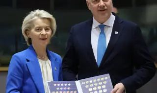 Желязков подари серията български евромонети на Урсула фон дер Лайен