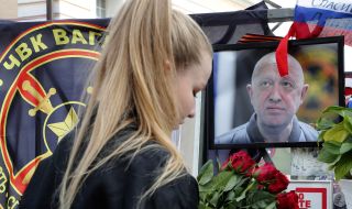 В Русия продължават да унищожават гробищата на вагнеровци