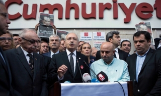 Арестуваха шеф на „Джумхуриет“ на летището в Истанбул
