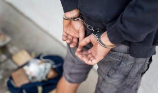 Хванаха криминално проявен с голямо количество наркотици