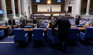 Народните представители приключиха работа след три неуспешни опита за регистрация (ОБНОВЕНА)