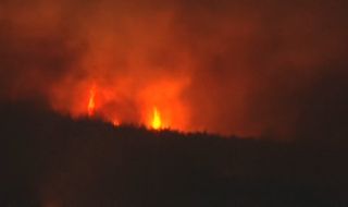 Още гасят пожара край Свиленград