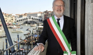 Кметът на Венеция подаде оставка след разследване за корупция