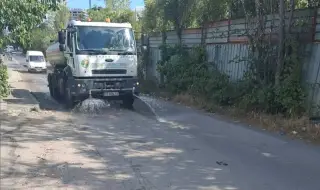 Овладяха пожара във "Факултета", мият ул. "Житница"