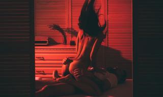 6 идеи как да се развихрите в поза "Ездачката"