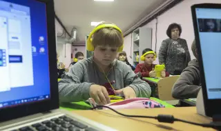 "Липсва ми небето": училище на седем метра под земята