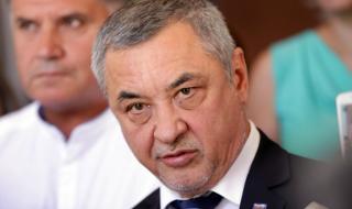 Симеонов: Ако Очите проговори за властта, ще му подаря кашон цигари за панделата