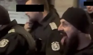 Самоуби се полицаят, плезил се на протест