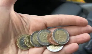 Касите на БНБ работят извънредно в събота, за да продават от пакетите с евро