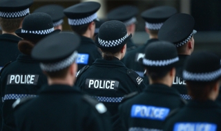 Полицаи щурмуваха шотландско училище