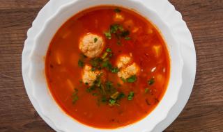Рецепта за вечеря: Доматена супа топчета