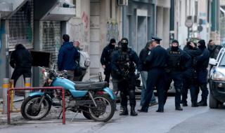 Десетки задържани при полицейска акция в Атина