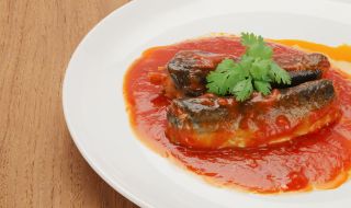 Рецепта на деня: Скумрия в доматен сос