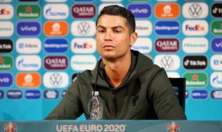 УЕФА предупреди играчите на Евро 2020 ако правят като Кристиано Роналдо