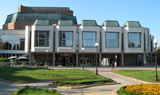 Бургазлии гледат опера без балтони от февруари