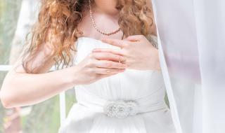 Любовница цъфна в булчинска рокля на сватбата на измамилия я Ромео (ВИДЕО)