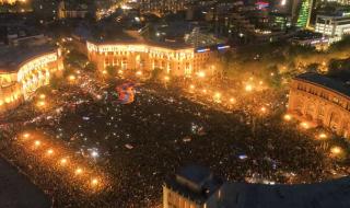 В Армения: Революцията продължава