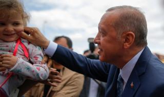 Ердоган печели с 53% от гласовете при 90% обработени бюлетини (СНИМКИ)