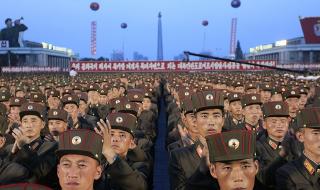 Северна Корея свиква опълчението (СНИМКИ)