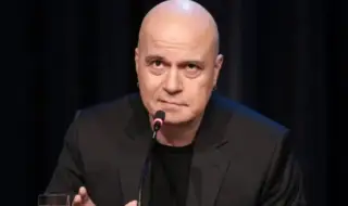 Слави Трифонов призна за необичайно забавление нощем