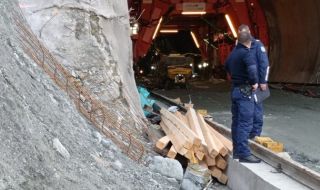 Няма срутване в тунел „Железница“, работник се е подхлъзнал