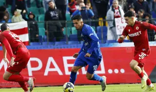 Треньорите в Левски изкореняват страховете в играч на лагера в Турция