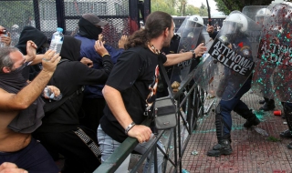 25 000 на протест срещу Меркел в Атина - Видео