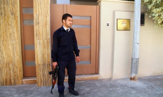Служителка от посолството на САЩ в Либия избяга от плен