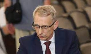 Училищата в още десетки общини минават на онлайн или ротационно обучение