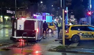 Катастрофиралият полицейски бус минал на червен светофар