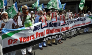 Серия от протести във Бангладеш след рекордната присъда на ислямистки лидер