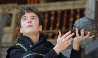 Шекспировият театър тръгва на турне с "Хамлет" в 205 страни