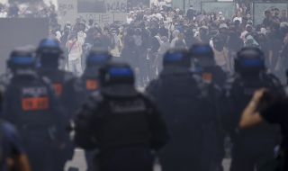 Повдигнати са обвинения за предумишлено убийство на полицая застрелял 17-годишен младеж в парижко предградие