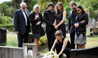 Ето какво не трябва никога да правите на гробищата