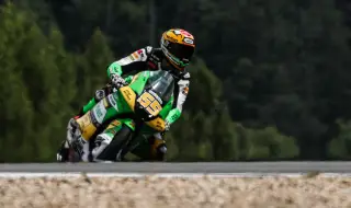 Лекари се борят за живота на пилот от Moto3 (ВИДЕО)