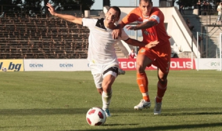 Литекс изпраска Славия с човек по малко