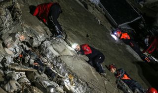 Нова ужасна новина от Турция: Цял футболен отбор е затрупан в руините на срутил се хотел