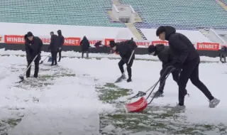 ЦСКА почисти снега и обяви: Чакаме се на стадиона