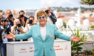 Елтън Джон събра любимите си приятели и жанрове в уникален албум