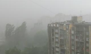 Среднощна буря и сутрешна градушка в София